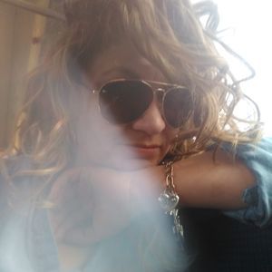 Meet your Posher, Lourlye